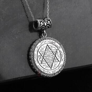 Beyaz Zirkon Taş Süslemeli 925 Ayar Gümüş El Yazması Mührü Süleyman Kolye - Osmanlı Pazar