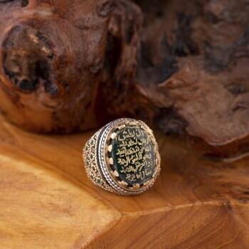 Burûc Suresi - 12-16 Ayetleri Yazılı Zümrüt Taşlı Yüzük - Osmanlı Pazar